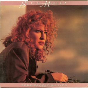 Bette_midler_from_a_distance