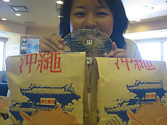 沖縄みやげ持ってきました！