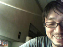 本日は、Skypeでパリにいる薫堂さんと中継！