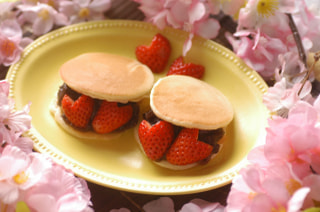 みんなの「まめヴィアージュレシピ」～まんまるや伝授 ハチミツ苺どらやき編～