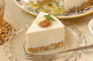 「レモンとピーナッツのレアチーズケーキ」