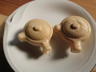 手のひらにおさまるかわゆい”急須もなか”をご紹介♪