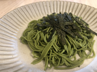 本日は、日本茶を練り込んだ麺のおはなし♪