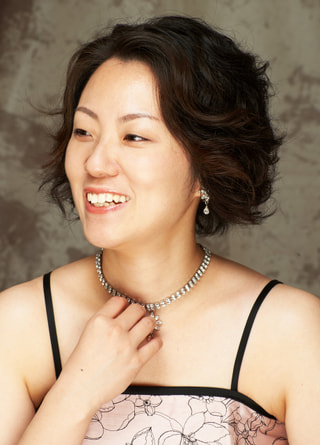 伊集院紀子さんのピアノ・グラニテ 