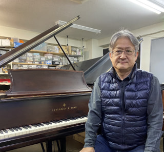 《ローズウッド》ピアノと高木裕社長
