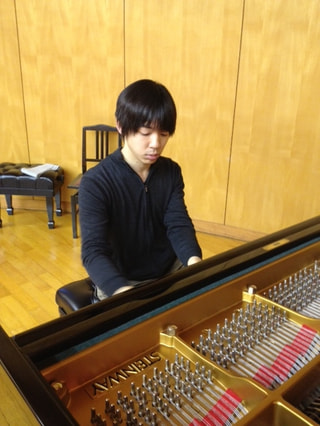 ピアニストの加藤大樹さん。