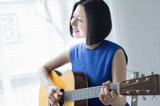 6月のマンスリーライブアーティストは植村花菜さん！