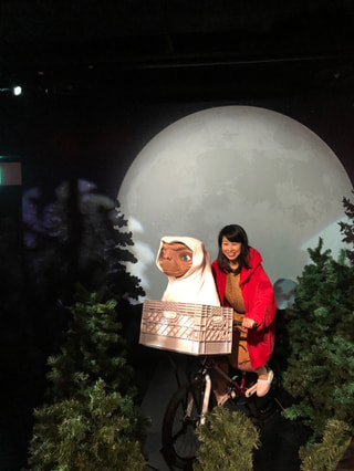 秀島さんが自転車に乗って夜空へ？！