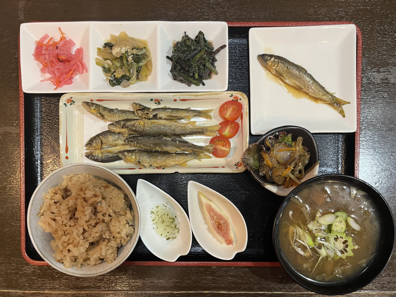 【 KITCHENめがね ときどき天然鮎 】天然鮎とハンバーガー⁉︎二毛作の不思議なお店！