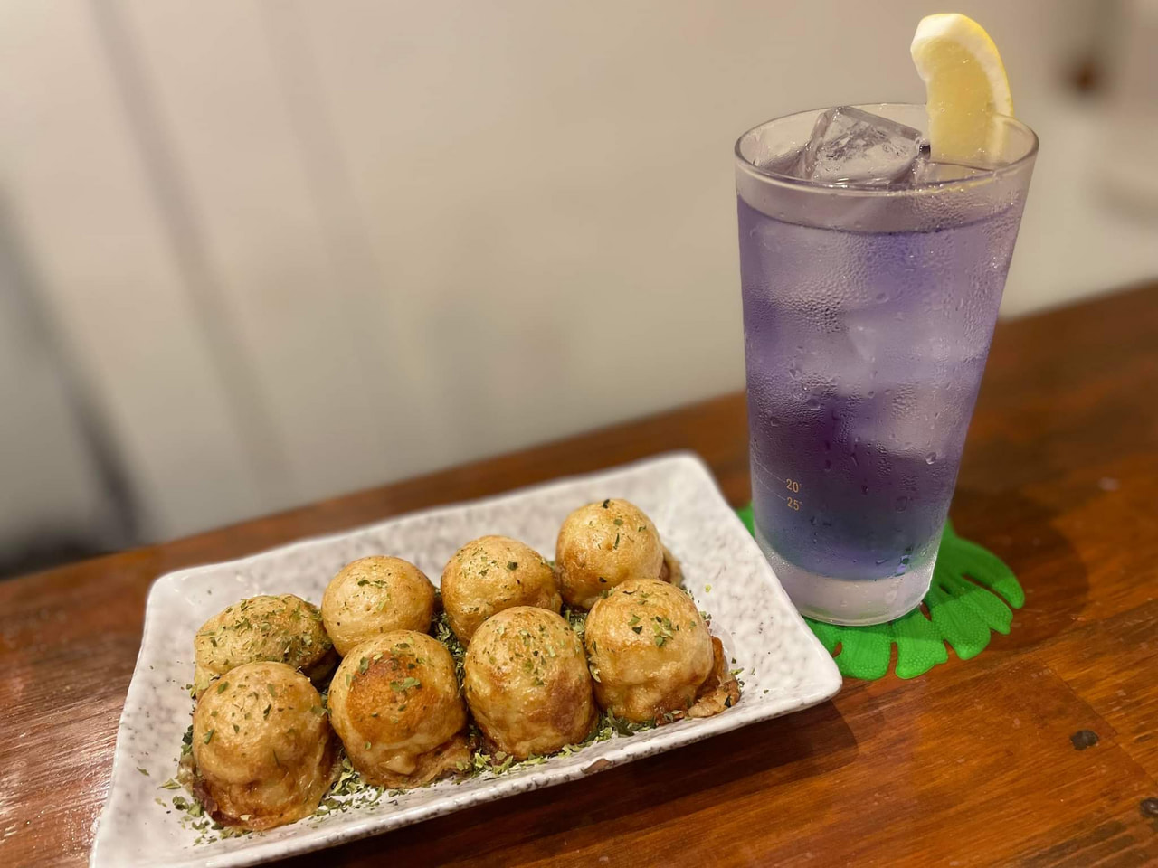 【タイアップメニュー浜のたこ焼きタコリーナ】<ブルーレモンソーダorブルーレモンサワーたこ焼きセット🐙🍋🌊>