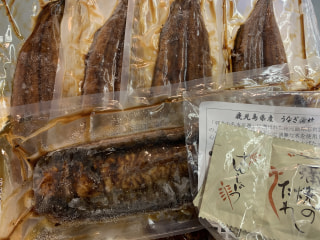新米の銀シャリに、ウナギの蒲焼を乗っけて食べる、食欲の秋。