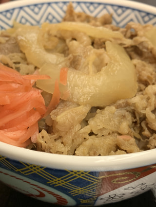 思い出したら食べたくなっちゃう。吉野家の牛丼の具、冷凍便送料無料のチャンス！
