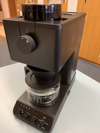 コーヒー界のレジェンドのハンドドリップを完全再現した、話題のコーヒーメーカーをお得にご案内！