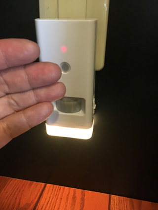 人感センサーと停電センサーで、毎日の夜の灯りにも、懐中電灯にも。