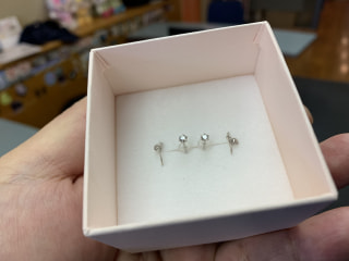 ダイヤのピアス、スタッドとフック２タイプがセットで１万円！急いで！！