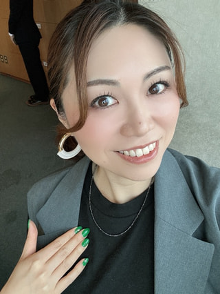 人と差のつくジュエリーを！男女使えるブラックダイヤのネックレス