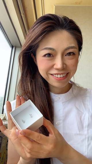 夏の装いにピッタリの超かわいいダイヤのデザインピアス♡