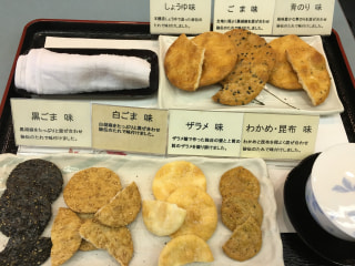 まさに、おせんべいのフルコース！訳ありで詰め合わせ！！