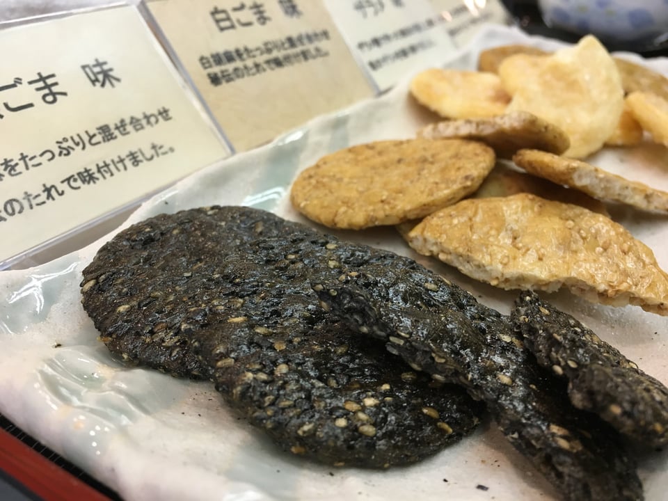 ゴマせんべいのゴマぎっしり感
