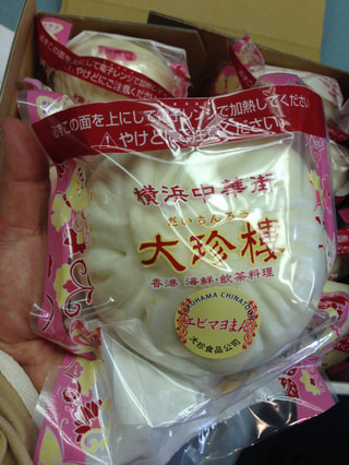 フカフカのアッツアツ。大満足の肉まんセット