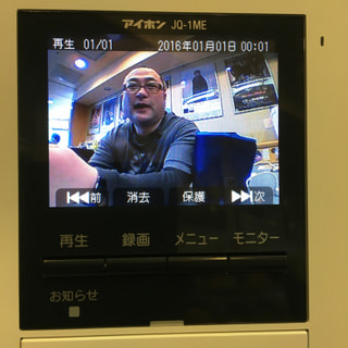 録画機能付きドアホンで防犯対策。居留守もできますし。