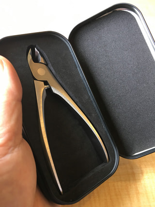 爪は一生切り続ける、だから一生モノの爪切りを。