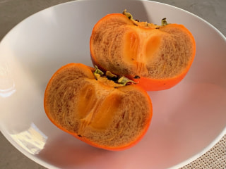 見た目にびっくり！特別な方法で栽培された絶品柿！！