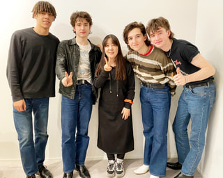 アイルランドのバンドINHALERのインタビュー＆The ChainsmokersとWINNERグッズのプレゼントもあります！