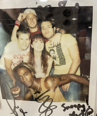 今夜はOlivia Rodrigoのライヴ・アルバムThomas Raggi新作紹介、Jay Chou特集、Blueからメッセージ到着、名盤はHilary Duff! プレゼントは、KPopDemon Huntersのトートバッグです。