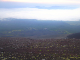201107090459000