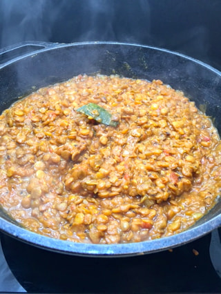 ダッチオーブンレシピ「レンズ豆のカレー」