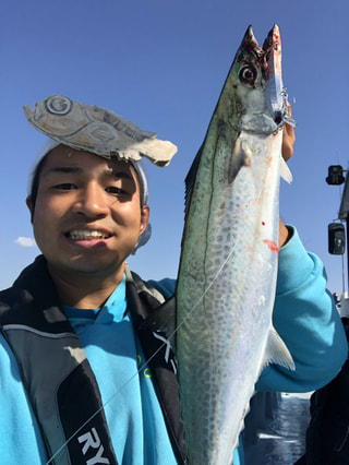 釣った魚だけを食べて生活！さかな芸人ハットリさん