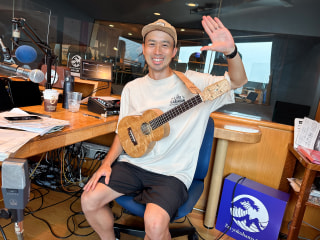ウクレレシンガー宮武弘さんが代打DJを務めました！