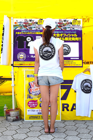 アウトドア看板娘「ムラサキスポーツ」