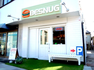 アウトドア看板娘「BESNUG」