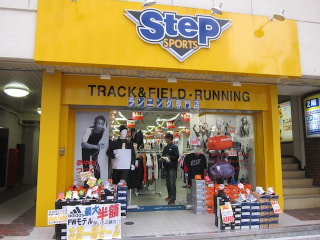 アウトドア看板娘「SteP  SPORTS 横浜店」