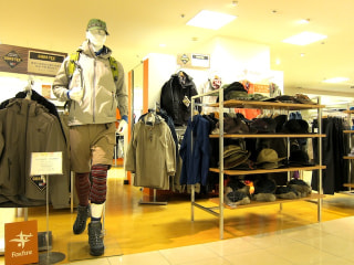 アウトドア看板娘「Foxfire 渋谷東急本店」
