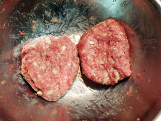 赤ワインのＤＯチャレンジ「燻製ハンバーグ」