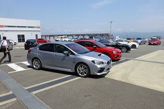 【スバルWRX S4/WRX STI】懐の深いスポーツセダンは、どんな運転でも受け止めてくれる（レポート:藤本えみり）